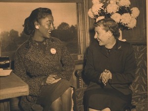 Evelyn Cunningham interviews Mamie Eisenhower during the 1052 presidential campaign. (Photo courtesy of Evelyn Cunningham)